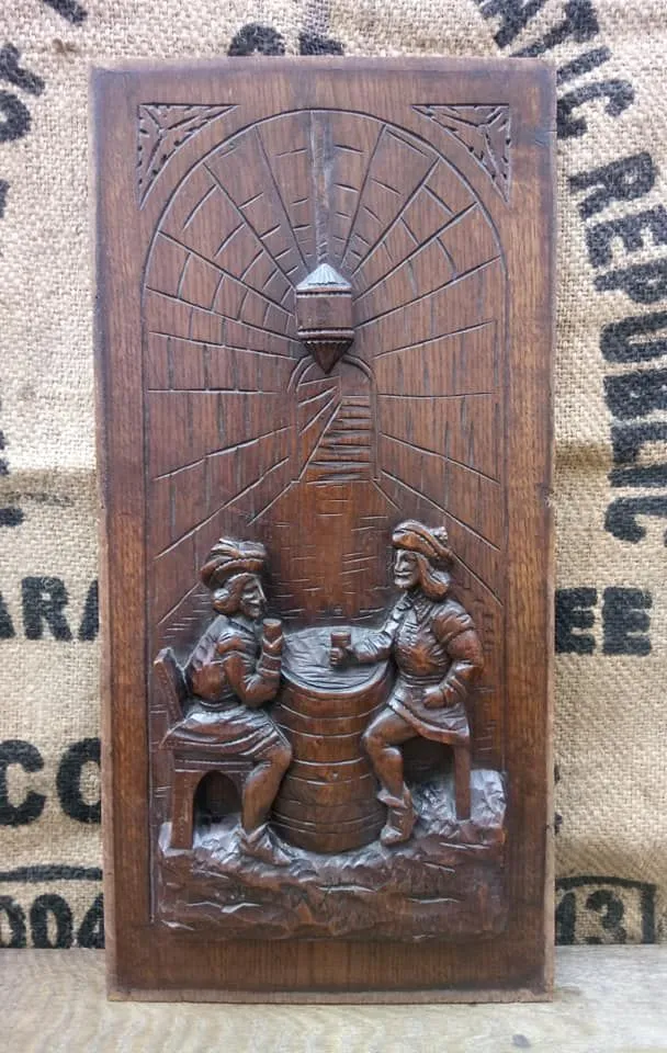 Ancien panneau en bois sculpté - Scène de taverne 