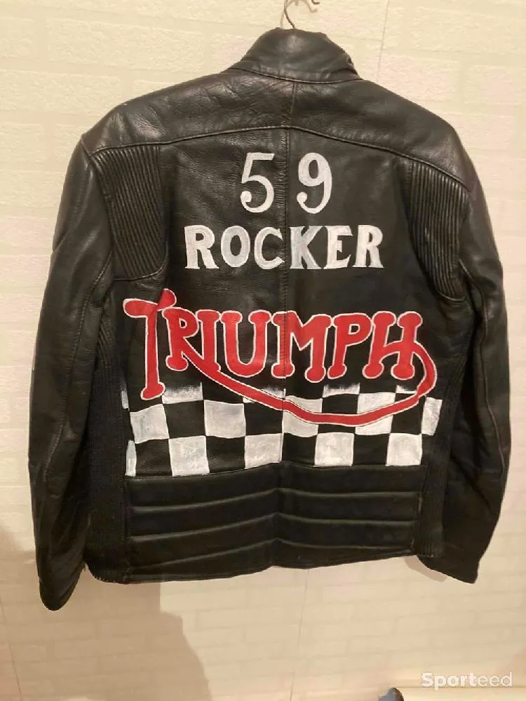 Blouson moto cuir vintage  d'occasion Ajouté le : 19/05/2024