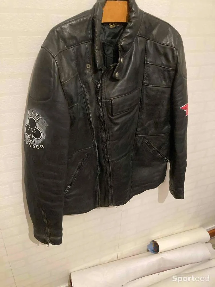Blouson moto cuir vintage  d'occasion Ajouté le : 19/05/2024