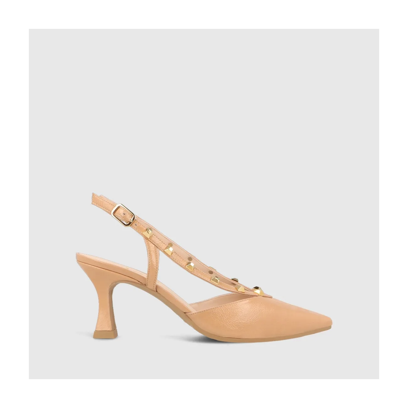 Escarpin talon ouvert Jacky en cuir verni nude avec détail de clous sur les brides dorées et ouverture latérales | LODI Chaussur