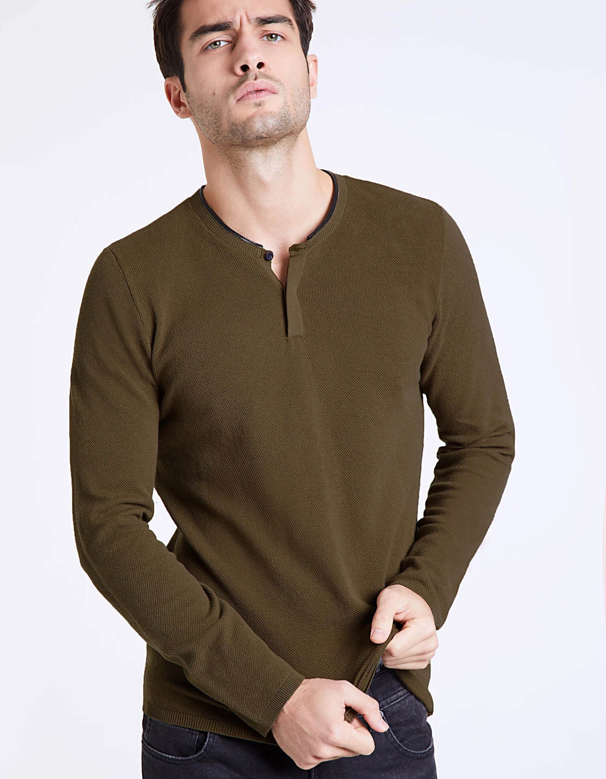 Pull kaki en maille reliefée avec col tunisien Homme