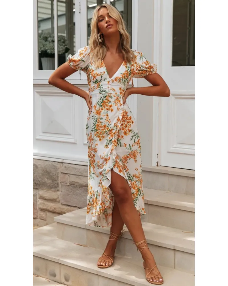 Robe boutonnée irrégulière à taille haute et encolure en V