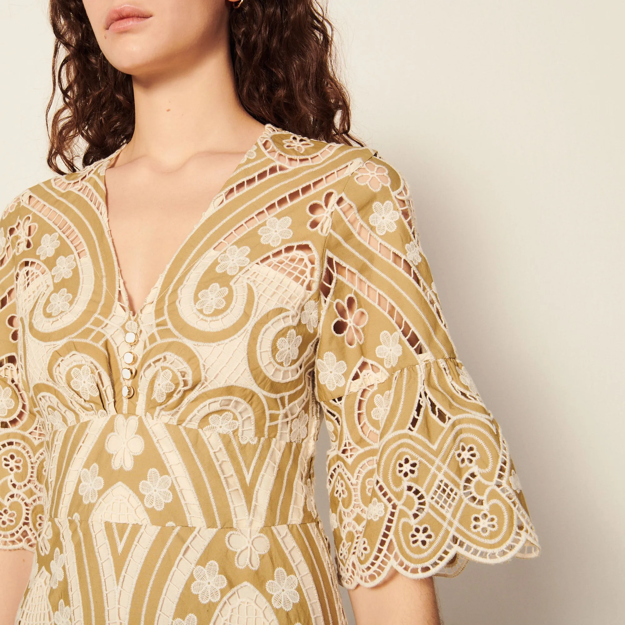 Robe en guipure bicolore