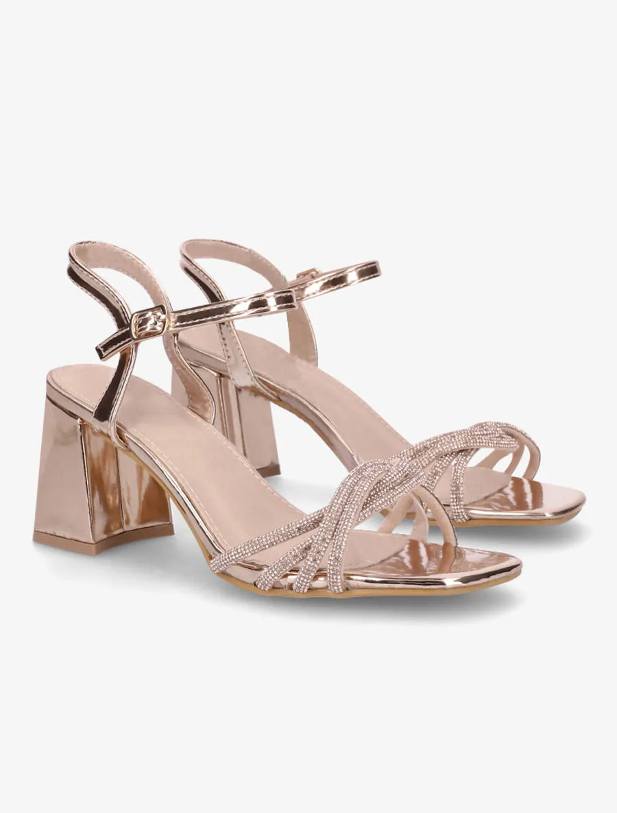 Sandales vernies à brides ornées de strass