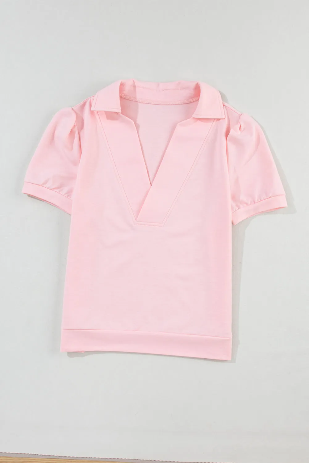 T-shirt rose à col en V et manches bouffantes